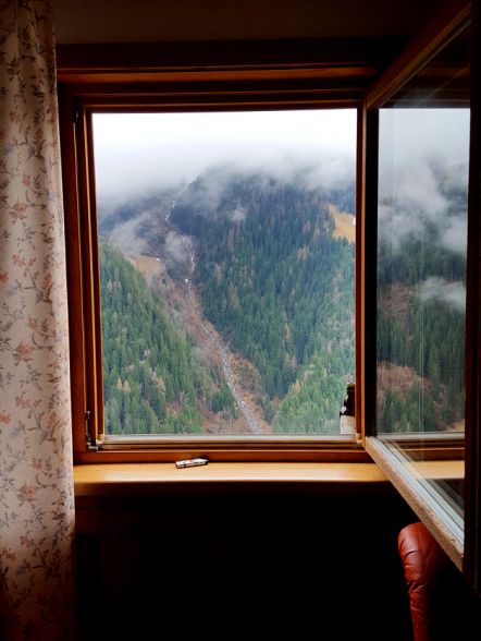 Die Aussicht in die Berge, wohnzimmer Basecamp TirolFreeride
