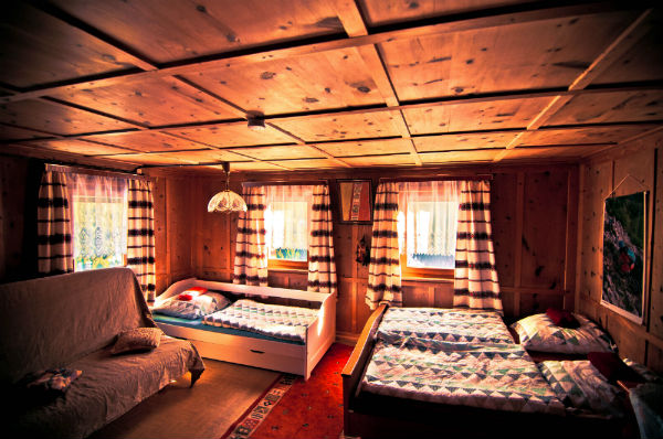 3 Bedroom with masonry heater, WiFi in Basecamp Tirol